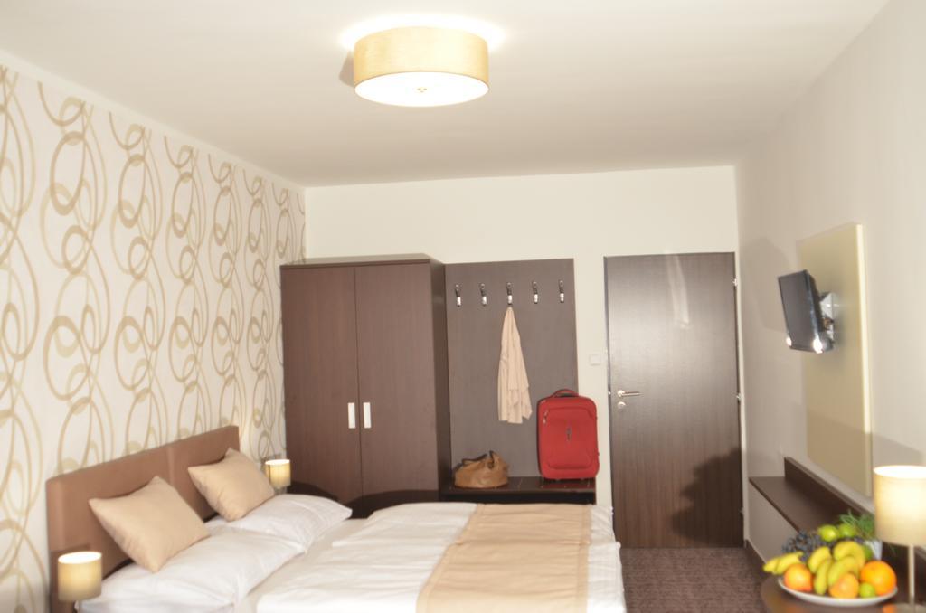 Hotel Atlas Benesov  Exterior foto